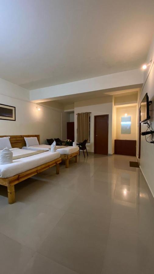Hotel Travellers Inn Σιλόνγκ Εξωτερικό φωτογραφία