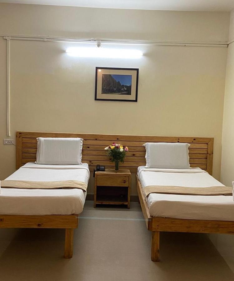 Hotel Travellers Inn Σιλόνγκ Εξωτερικό φωτογραφία