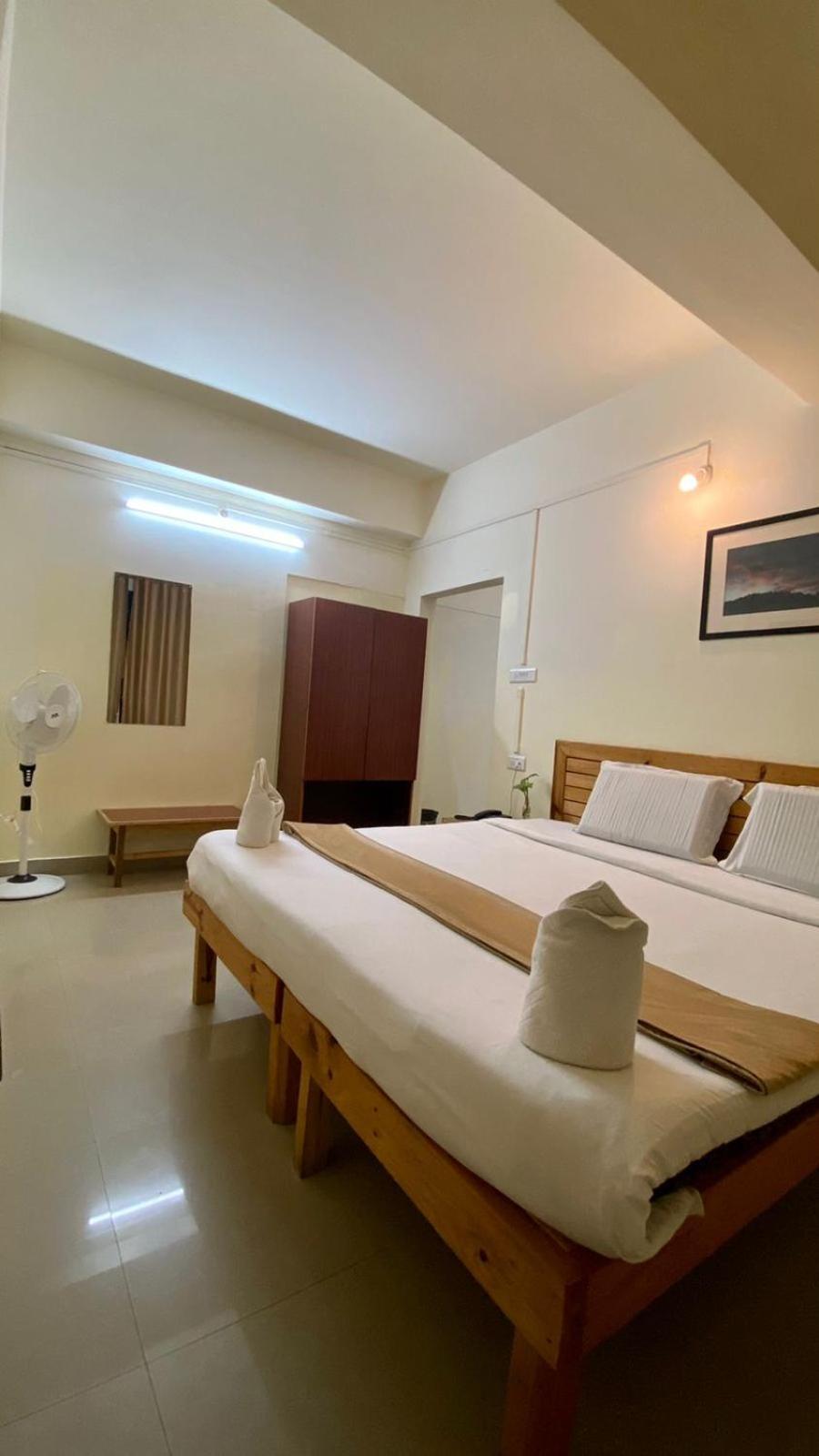Hotel Travellers Inn Σιλόνγκ Εξωτερικό φωτογραφία