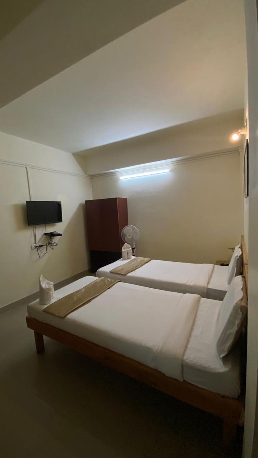 Hotel Travellers Inn Σιλόνγκ Εξωτερικό φωτογραφία
