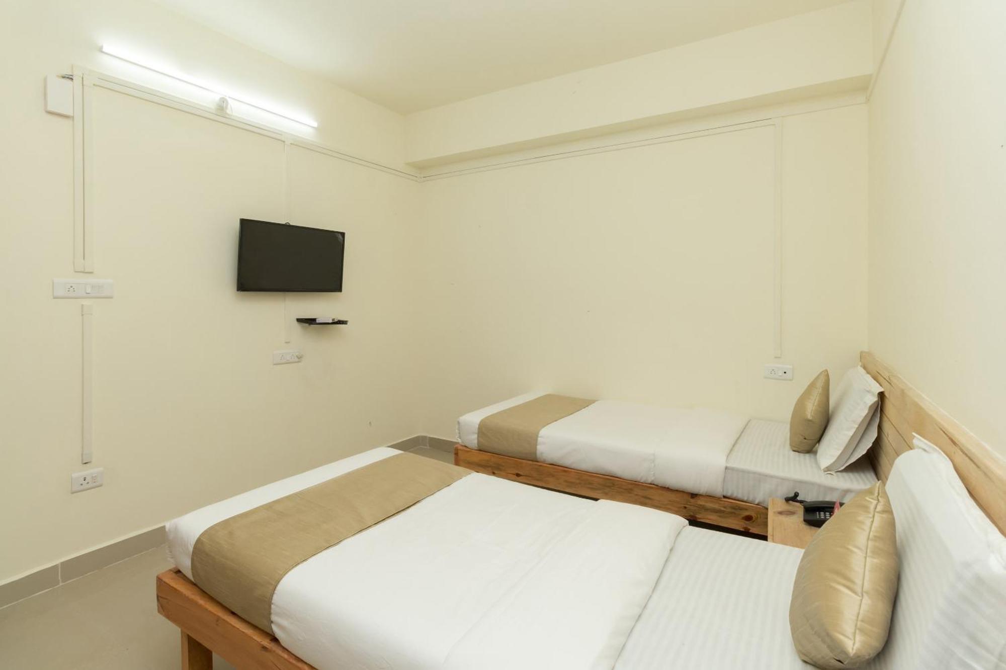 Hotel Travellers Inn Σιλόνγκ Εξωτερικό φωτογραφία