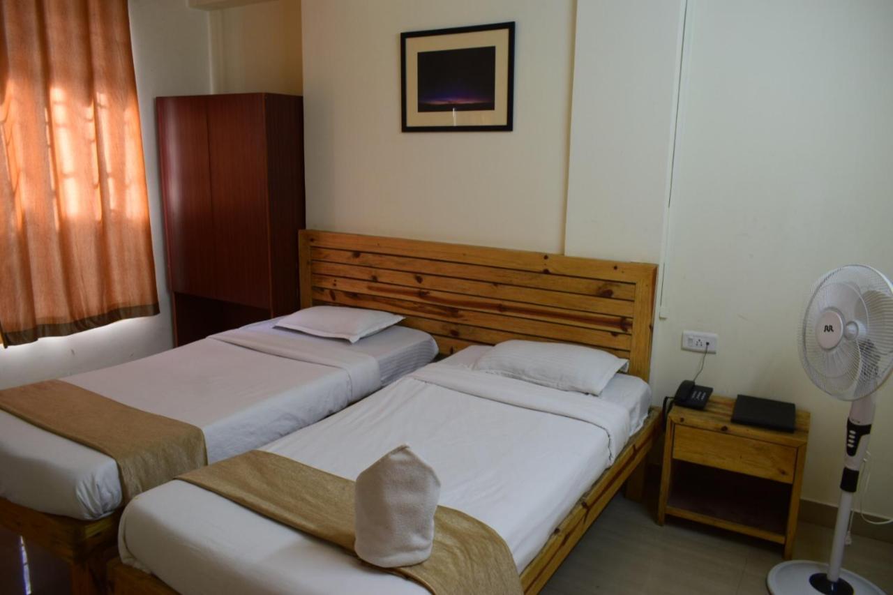 Hotel Travellers Inn Σιλόνγκ Εξωτερικό φωτογραφία